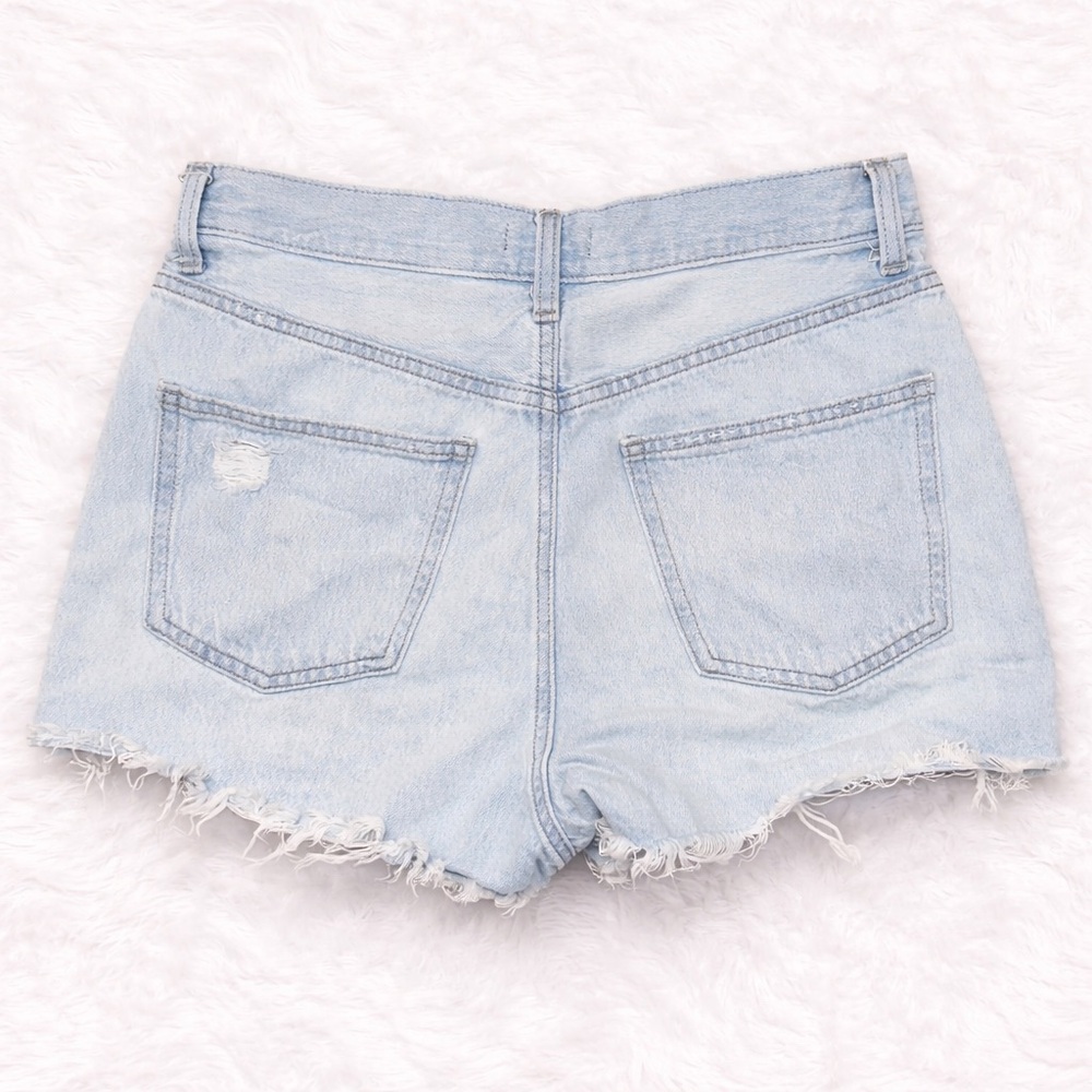 Uniqlo Light Wash Distressed Denim Shorts Women’s Size 27 Frayed Hem Summer - Picture 2 of 3
